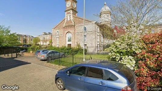 Apartments for rent in London N11 - Photo from Google Street View