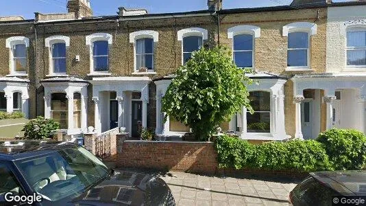 Apartments for rent in London N16 - Photo from Google Street View