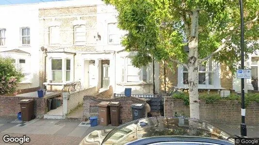 Apartments for rent in London N16 - Photo from Google Street View