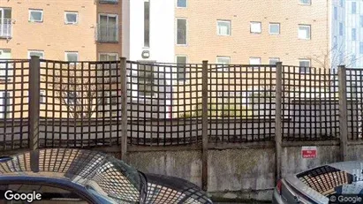 Apartments for rent in London E14 - Photo from Google Street View