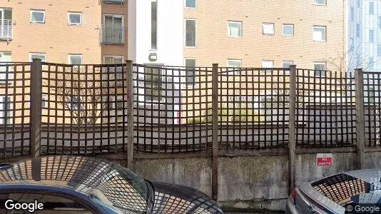 Apartments for rent in London E14 - Photo from Google Street View