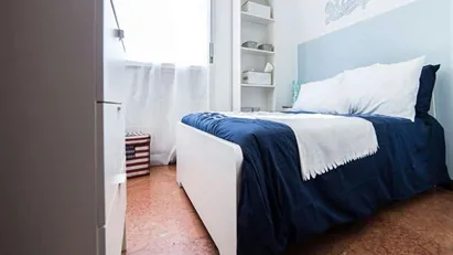 Room for rent in Milano Zona 6 - Barona, Lorenteggio, Milan