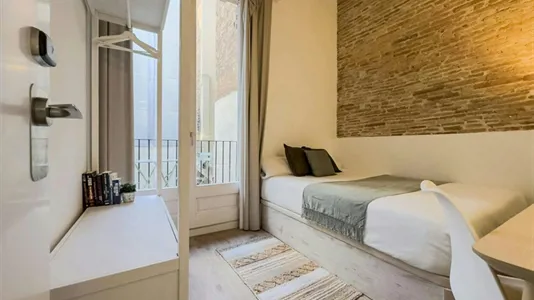 Rooms in Barcelona Ciutat Vella - photo 1