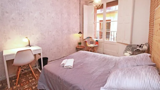 Rooms in Barcelona Ciutat Vella - photo 2