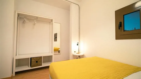 Rooms in Barcelona Ciutat Vella - photo 3