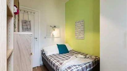 Room for rent in Milano Zona 6 - Barona, Lorenteggio, Milan