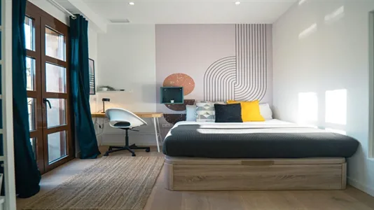 Rooms in Barcelona Ciutat Vella - photo 3