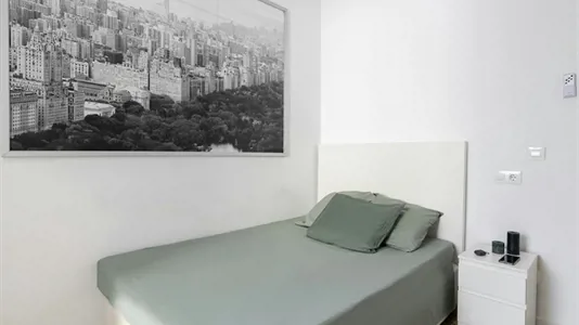 Rooms in Barcelona Eixample - photo 1