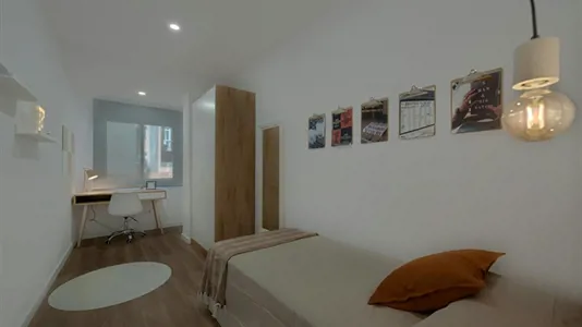 Rooms in Barcelona Eixample - photo 2