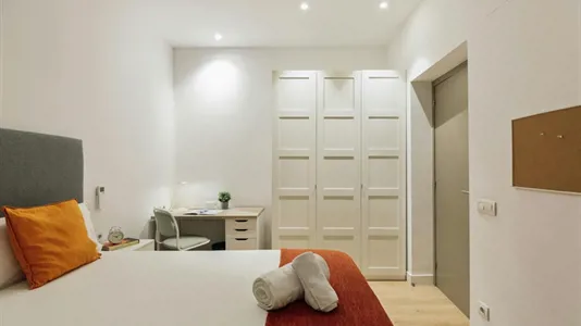 Rooms in Barcelona Eixample - photo 2