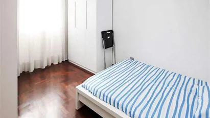 Room for rent in Milano Zona 6 - Barona, Lorenteggio, Milan