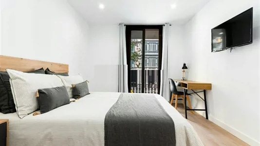 Rooms in Barcelona Eixample - photo 2