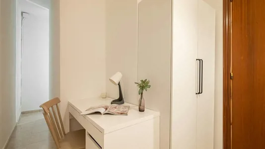 Rooms in Barcelona Ciutat Vella - photo 2