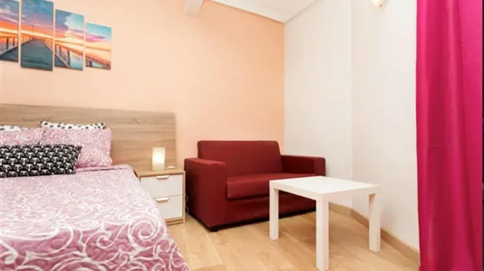 Rooms in Madrid Carabanchel - photo 1