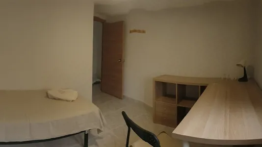 Rooms in Barcelona Ciutat Vella - photo 2