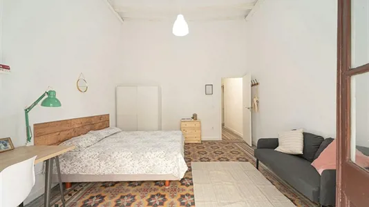 Rooms in Barcelona Ciutat Vella - photo 3