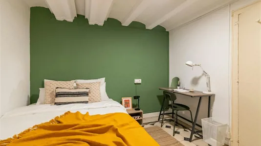 Rooms in Barcelona Ciutat Vella - photo 3