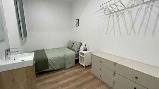 Rooms in Barcelona Ciutat Vella - photo 1