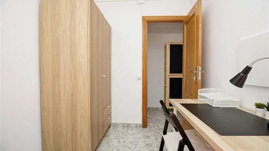 Rooms in Badalona - photo 3