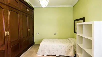 Room for rent in Hacienda de Su Eminencia, Andalucía