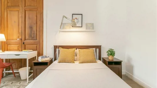 Rooms in Barcelona Eixample - photo 2