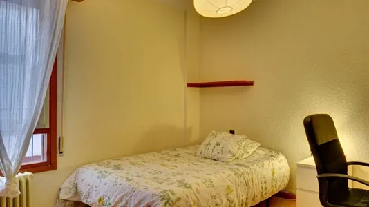 Rooms in Zaragoza - photo 1