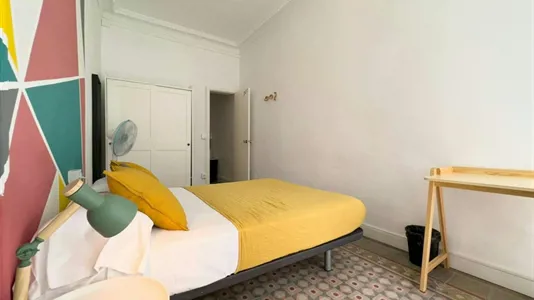 Rooms in Barcelona Ciutat Vella - photo 3