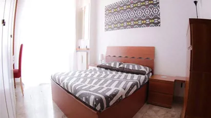 Room for rent in Milano Zona 7 - Baggio, De Angeli, San Siro, Milan