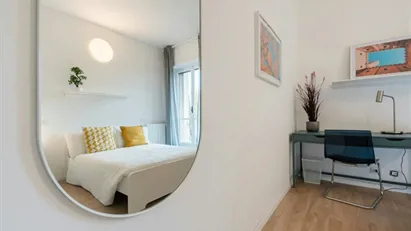 Room for rent in Milano Zona 6 - Barona, Lorenteggio, Milan