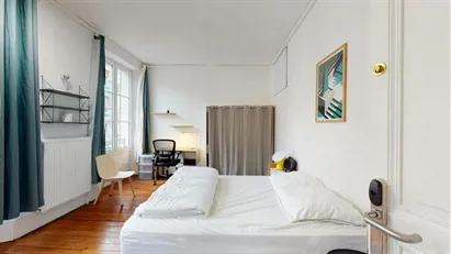 Room for rent in Fontainebleau, Île-de-France