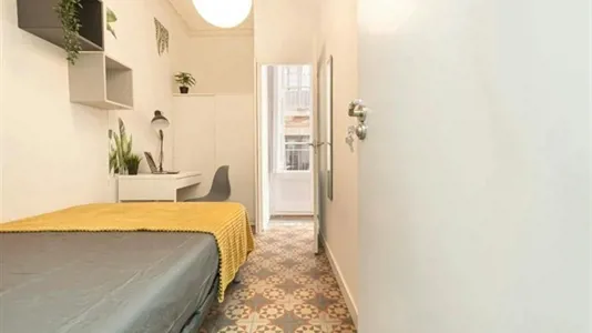 Rooms in Barcelona Ciutat Vella - photo 2