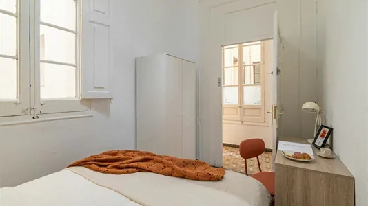 Rooms in Barcelona Ciutat Vella - photo 2