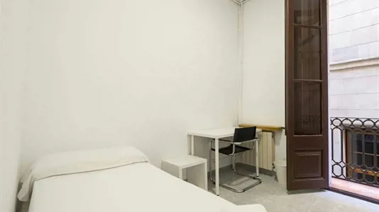 Rooms in Barcelona Ciutat Vella - photo 2