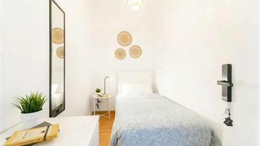 Rooms in Barcelona Eixample - photo 1