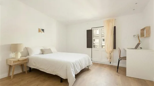 Rooms in Barcelona Ciutat Vella - photo 1