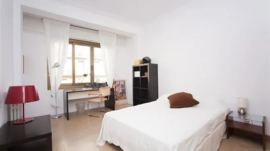 Rooms in Barcelona Eixample - photo 1