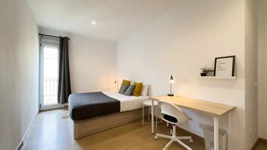 Rooms in Barcelona Ciutat Vella - photo 2