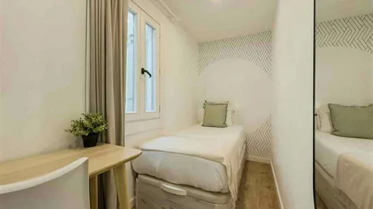 Rooms in Barcelona Ciutat Vella - photo 1