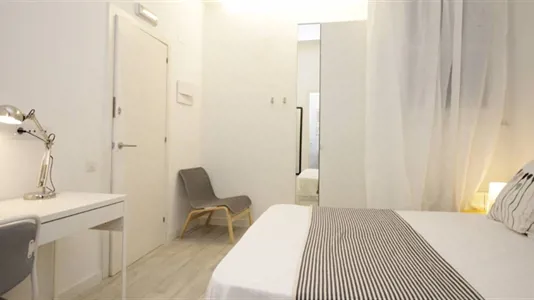 Rooms in Barcelona Eixample - photo 2