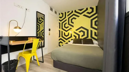 Rooms in Barcelona Ciutat Vella - photo 2