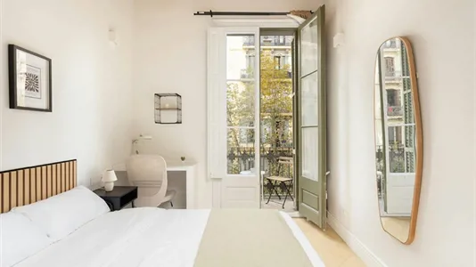 Rooms in Barcelona Eixample - photo 2