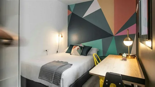 Rooms in Barcelona Ciutat Vella - photo 2