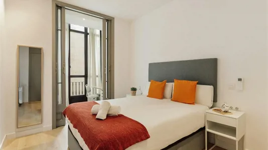 Rooms in Barcelona Eixample - photo 1