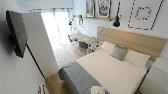 Rooms in Bilbao - photo 3