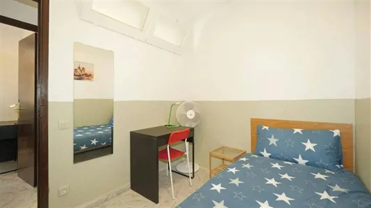 Rooms in Barcelona Ciutat Vella - photo 2