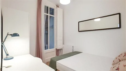 Rooms in Barcelona Eixample - photo 2