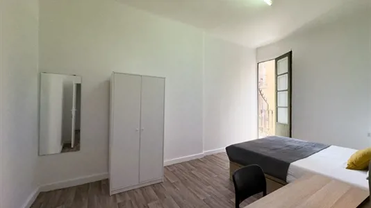 Rooms in Barcelona Ciutat Vella - photo 2