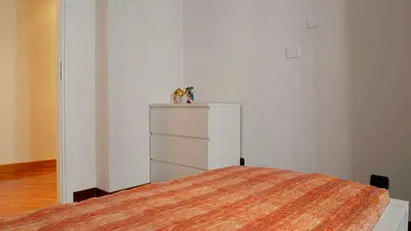 Room for rent in Milano Zona 6 - Barona, Lorenteggio, Milan