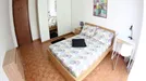 Room for rent, Milano Zona 6 - Barona, Lorenteggio, Milan, Via dei Ciclamini, Italy