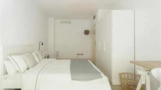 Rooms in Barcelona Les Corts - photo 2